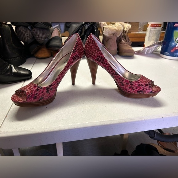 STYLE & CO Celine Heels, Pink Reptile Pattern, 3.25 in Heel Peep Toe - Picture 3 of 8